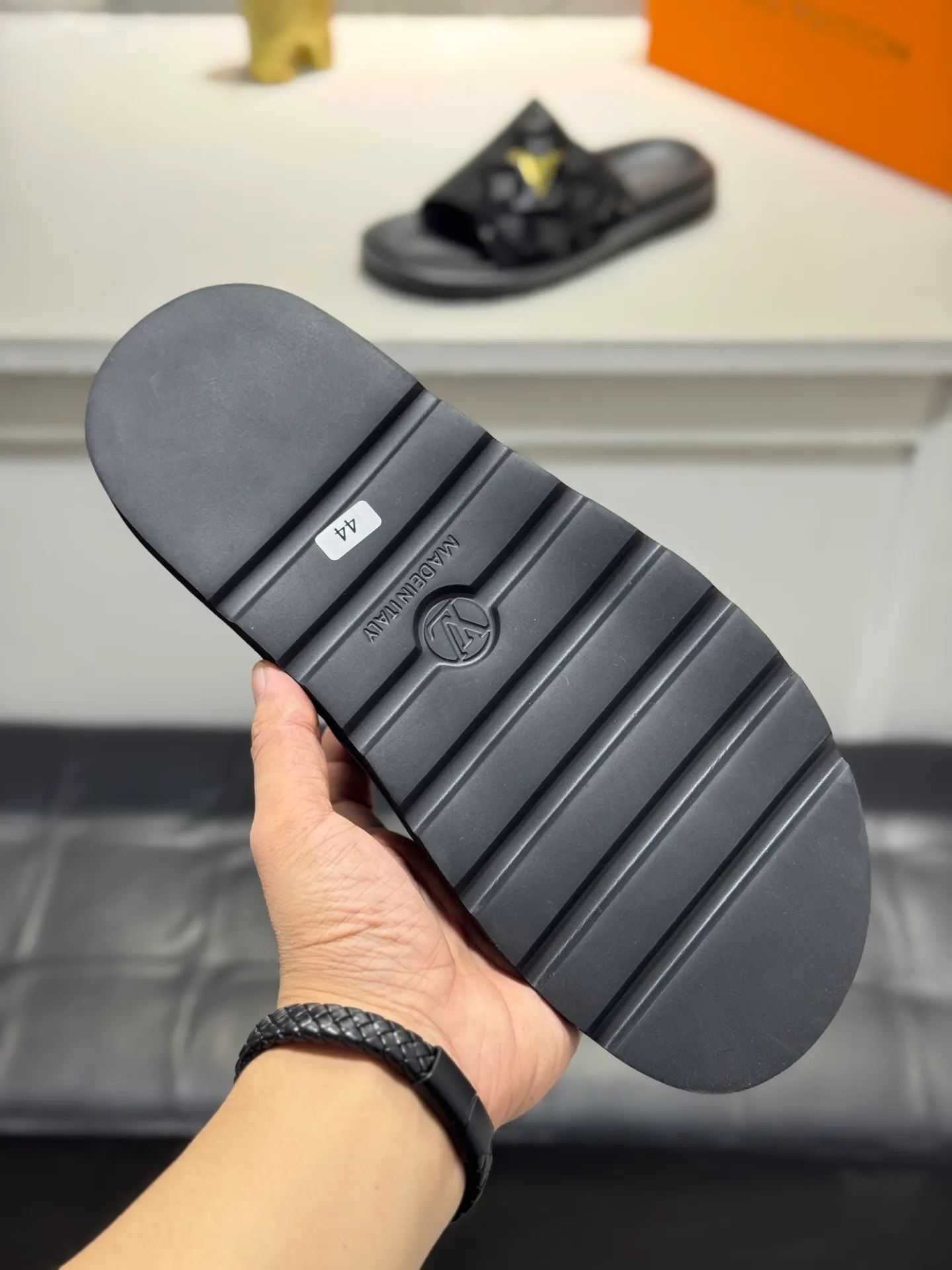 Men's Men's Shoes💰360 [New Style]🦇🦇Top Original [Louis Vuitton] Slippers for Couples👫Spring and Summer Style🎯🎯As an active family in the fashion industry ⭐ Lv takes bold innovation as its true nature ⚡Fabric and floral with hardware🔥Clean and neat ⚡Fashionable and elegant🌹Multiple colors available Size: 36-44 (45. Customized